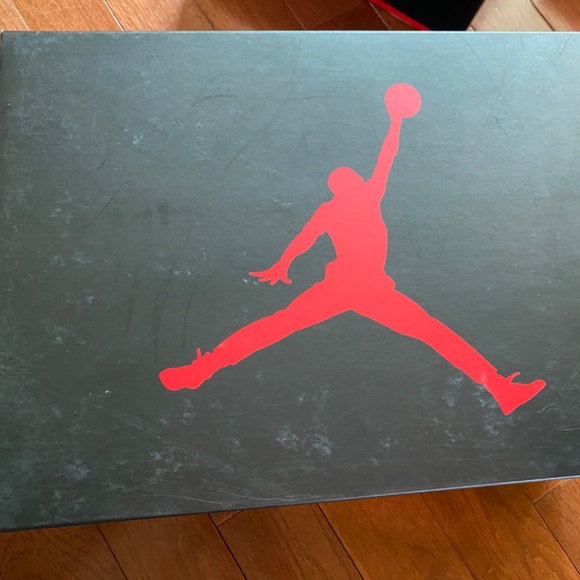 Jordan’s 1, excellent condition, size 5 - Picture 3 of 3